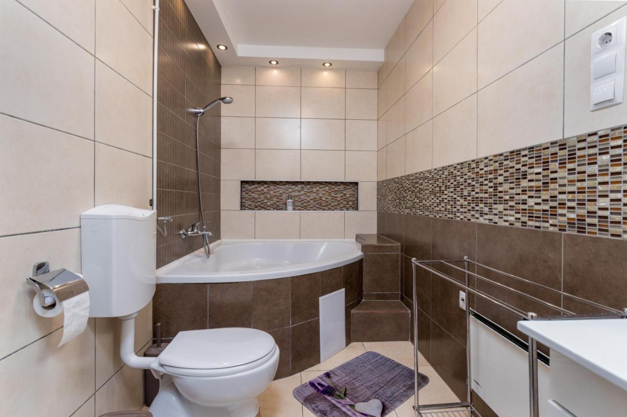 Fireworks Rakoczi - Free Parking - 3 Bedrooms - 2 Bathrooms 부다페스트 외부 사진