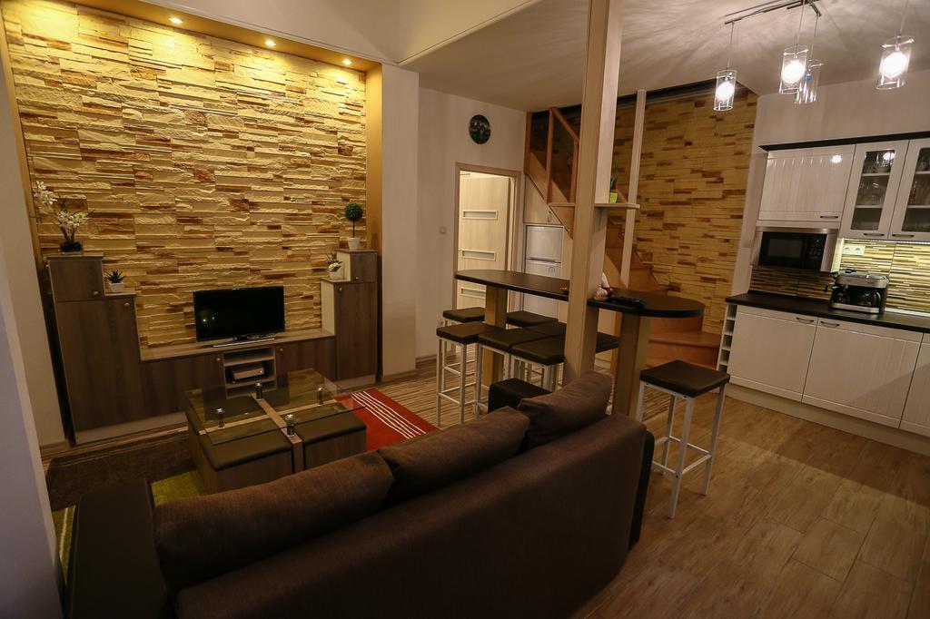 Fireworks Rakoczi - Free Parking - 3 Bedrooms - 2 Bathrooms 부다페스트 외부 사진
