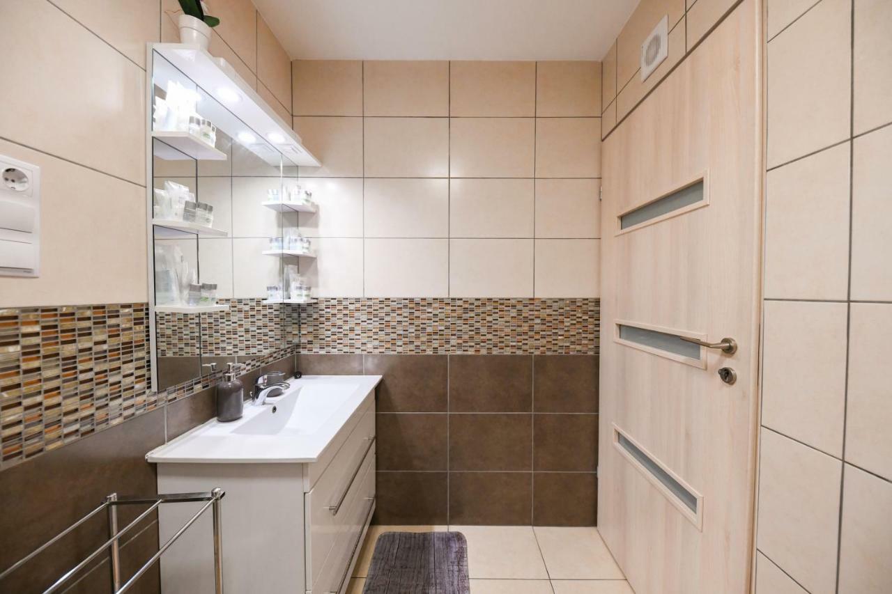 Fireworks Rakoczi - Free Parking - 3 Bedrooms - 2 Bathrooms 부다페스트 외부 사진